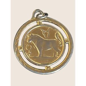♉️ VTG TAURUS THE BULL GOLD TONE COSTUME JEWELRY CHARM PENDANT ASTROLOGY